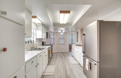 Heated Pool and 4-in-1 Grill Spring Hill Haven! in Spring Hill