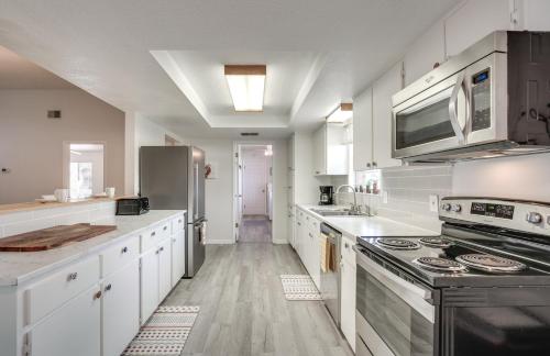 Heated Pool and 4-in-1 Grill Spring Hill Haven! in Spring Hill