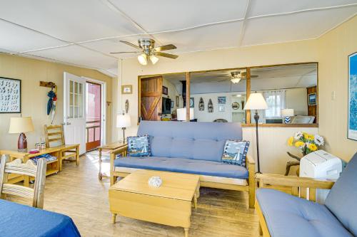 Blind Sodus Bay Family Cottage on the Waterfront! - image 7
