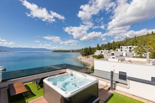 Kümblustünn, Cassiopeia - Seaside Retreat in Omisalj