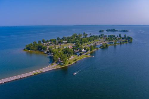 . Sun Outdoors Association Island