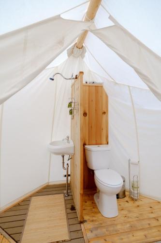 Under Canvas Glacier Glacier Under Canvas is conveniently located in the popular West Glacier area. The hotel offers a wide range of amenities and perks to ensure you have a great time. All the necessary facilities, inclu