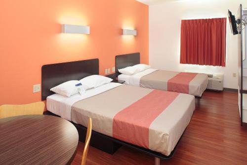 2 double beds