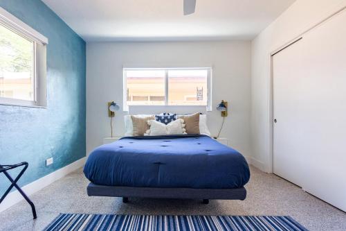 Peaceful Beach Oasis With Free Parking in Hollywood, USA