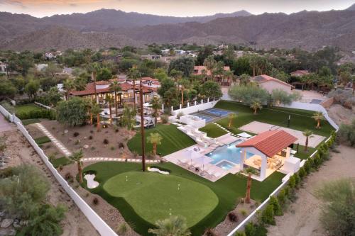 Jaguar Estate - Private Lush Estate with 2 Incredible Pools and Spas, Pickleball and Resort Style Ya