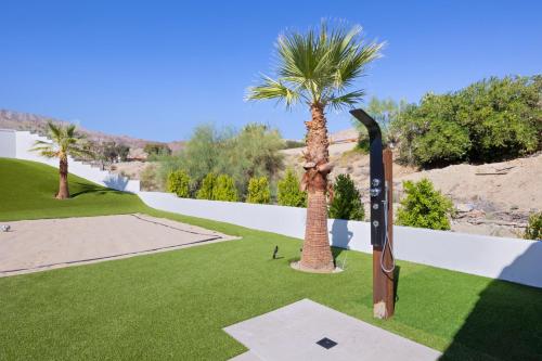 Jaguar Estate - Private Lush Estate with 2 Incredible Pools and Spas, Pickleball and Resort Style Yard Jaguar Estate - Private Lush Estate with 2 Incredible Pools and Spas, Pickleball and Resort Style Yard