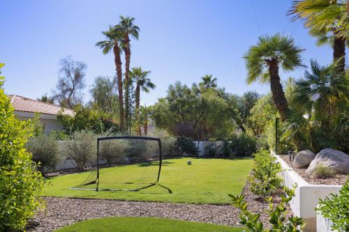 Jaguar Estate - Private Lush Estate with 2 Incredible Pools and Spas, Pickleball and Resort Style Yard Jaguar Estate - Private Lush Estate with 2 Incredible Pools and Spas, Pickleball and Resort Style Yard