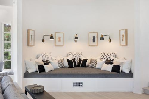 Jaguar Estate - Private Lush Estate with 2 Incredible Pools and Spas, Pickleball and Resort Style Yard Jaguar Estate - Private Lush Estate with 2 Incredible Pools and Spas, Pickleball and Resort Style Yard