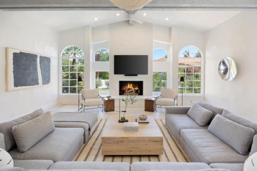 Jaguar Estate - Private Lush Estate with 2 Incredible Pools and Spas, Pickleball and Resort Style Yard Jaguar Estate - Private Lush Estate with 2 Incredible Pools and Spas, Pickleball and Resort Style Yard