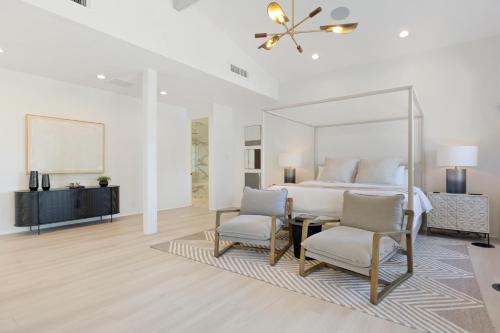 Jaguar Estate - Private Lush Estate with 2 Incredible Pools and Spas, Pickleball and Resort Style Yard Jaguar Estate - Private Lush Estate with 2 Incredible Pools and Spas, Pickleball and Resort Style Yard