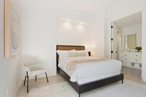 Jaguar Estate - Private Lush Estate with 2 Incredible Pools and Spas, Pickleball and Resort Style Yard Jaguar Estate - Private Lush Estate with 2 Incredible Pools and Spas, Pickleball and Resort Style Yard