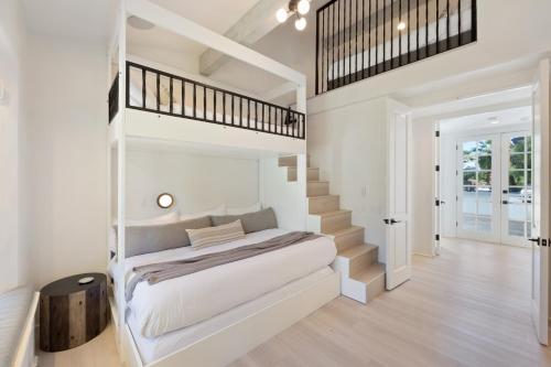 Jaguar Estate - Private Lush Estate with 2 Incredible Pools and Spas, Pickleball and Resort Style Yard Jaguar Estate - Private Lush Estate with 2 Incredible Pools and Spas, Pickleball and Resort Style Yard