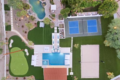 Jaguar Estate - Private Lush Estate with 2 Incredible Pools and Spas, Pickleball and Resort Style Yard Jaguar Estate - Private Lush Estate with 2 Incredible Pools and Spas, Pickleball and Resort Style Yard