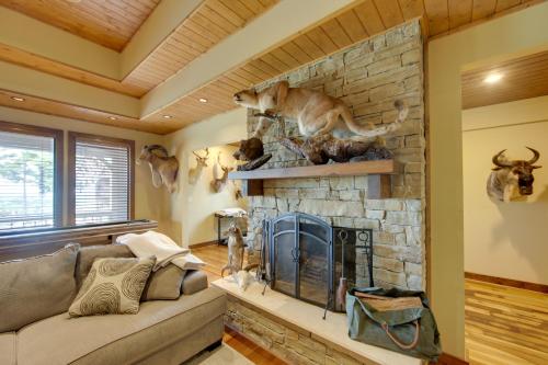 Hunters Paradise Texas Ranch Home with Pool in Palestine, USA