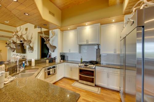 Hunters Paradise Texas Ranch Home with Pool in Palestine, USA