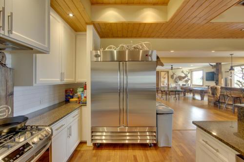 Hunters Paradise Texas Ranch Home with Pool in Palestine, USA