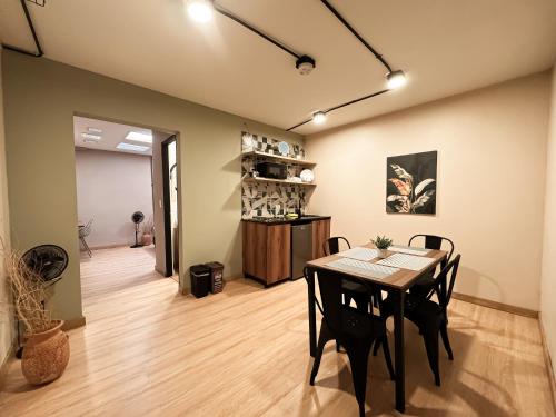 Alojamiento en Parques del Río, Medellín - NID104 By Roots Rentals, Medellín