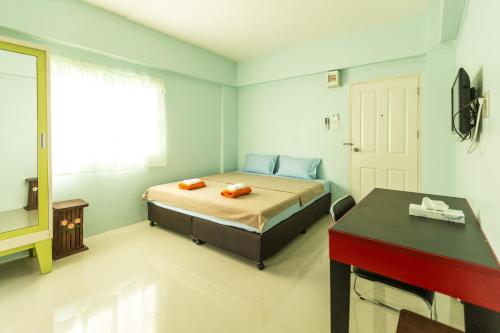 V at Bangsaen Stop at V at Bangsaen to discover the wonders of Chonburi. The property offers guests a range of services and amenities designed to provide comfort and convenience. Service-minded staff will welcome a