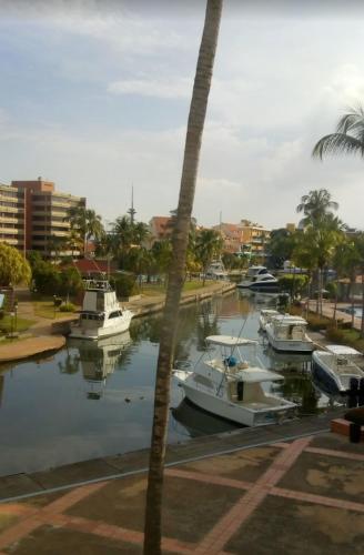 Espectacular Apto en Lecheria, vista y acceso al Canal near Ristaurant O'Sole Mio
