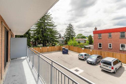 Glenview West Apartment w Patio - Near Downtown in Hamilton (ON)