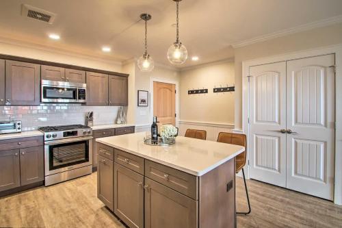 True Upscale Ski In & Out Condo with Pool & Hot Tub True Upscale Ski In & Out Condo with Pool & Hot Tub