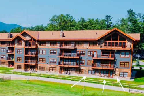 True Upscale Ski In & Out Condo with Pool & Hot Tub True Upscale Ski In & Out Condo with Pool & Hot Tub
