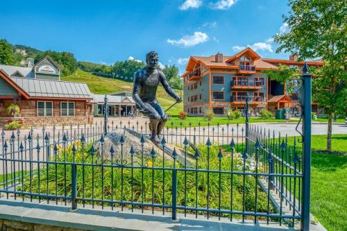 True Upscale Ski In & Out Condo with Pool & Hot Tub True Upscale Ski In & Out Condo with Pool & Hot Tub