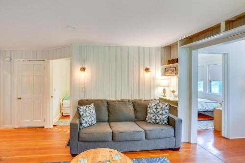 Richmond Cottage with Fire Pit and Furnished Deck! in Richmond, USA
