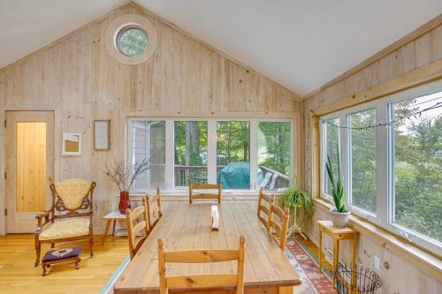 Richmond Cottage with Fire Pit and Furnished Deck! in Richmond, USA