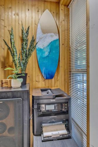 Bare Feet Bunkhouse-Close to beach & dog friendly in Gulfport, USA