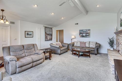 3 Mi to Huntington State Beach Home with Backyard! in Huntington Beach, USA