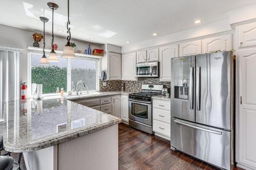 3 Mi to Huntington State Beach Home with Backyard! in Huntington Beach, USA