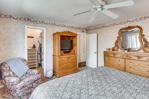 3 Mi to Huntington State Beach Home with Backyard! 3 Mi to Huntington State Beach Home with Backyard!