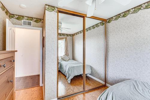 3 Mi to Huntington State Beach Home with Backyard! 3 Mi to Huntington State Beach Home with Backyard!