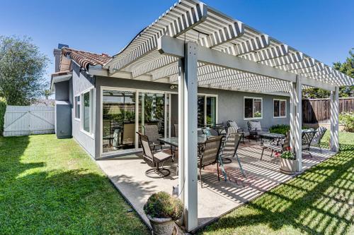 3 Mi to Huntington State Beach Home with Backyard! 3 Mi to Huntington State Beach Home with Backyard!