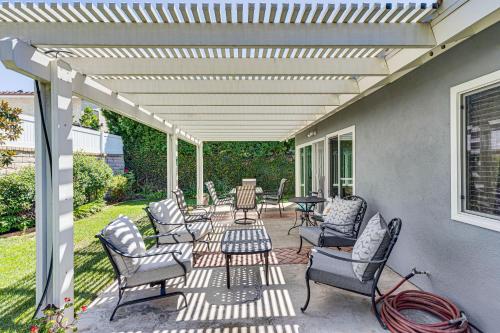 3 Mi to Huntington State Beach Home with Backyard! 3 Mi to Huntington State Beach Home with Backyard!