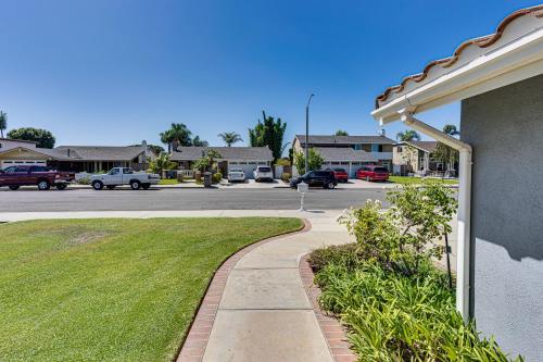 3 Mi to Huntington State Beach Home with Backyard! 3 Mi to Huntington State Beach Home with Backyard!