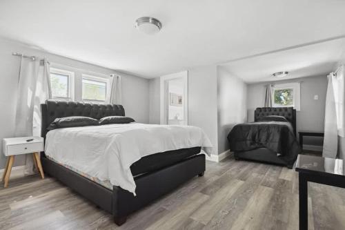 Spacious 4BR 2BA Minutes from the Falls & Casino in Niagara Falls, USA