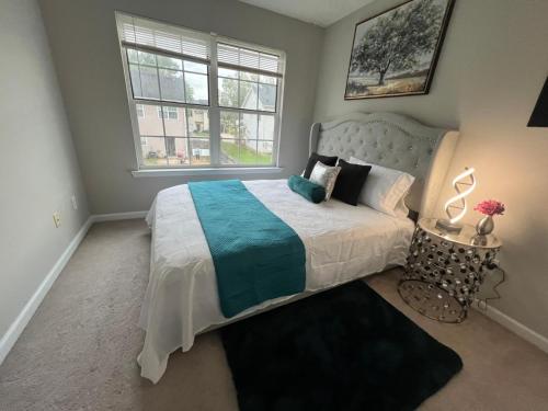 Luxe Central Suburban Retreat Luxe Central Suburban Retreat