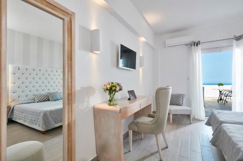 Santorini Palace - main image