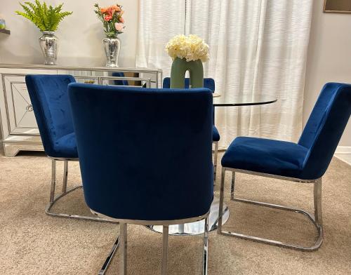 Luxe Central Suburban Retreat Luxe Central Suburban Retreat