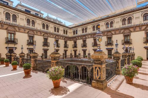 Deluxe Single Room with Courtyard View image 6