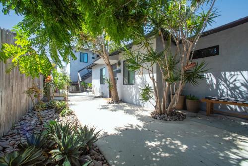 5BD Family, Event Friendly 4plex Steps2Beach in San Diego, USA