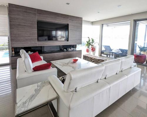 Waterfront Oasis ,Panoramic Views, Infinity Pool