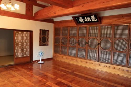 Goseong Choi Pilgan`s Old House in Hail-myeon