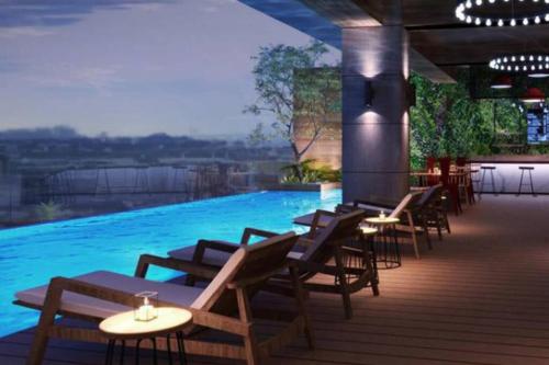 1708 Pool Gym Wi-Fi with Netflix Near Ayala and IT Park