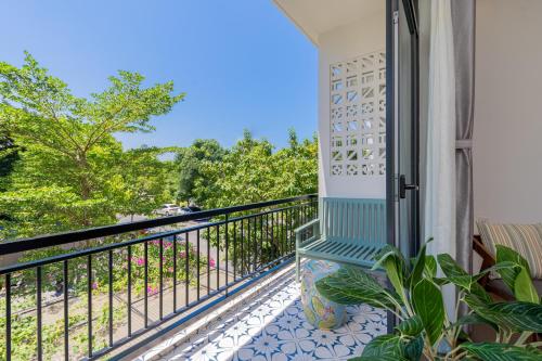 Deluxe Double Room with Balcony | 1 year voucher to freely change your stay date image 8