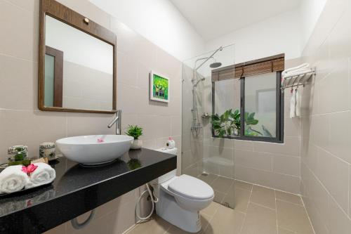 King Suite with Pool View image 3