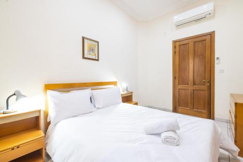 3 bedroom by Sliema promenade - image 2