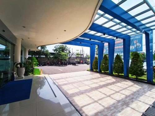 Halogen Hotel